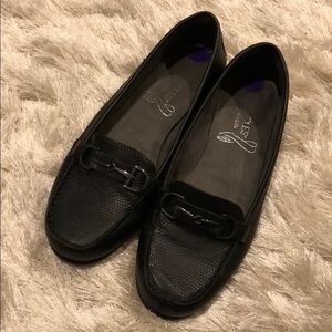 Gently used aerosole black loafers